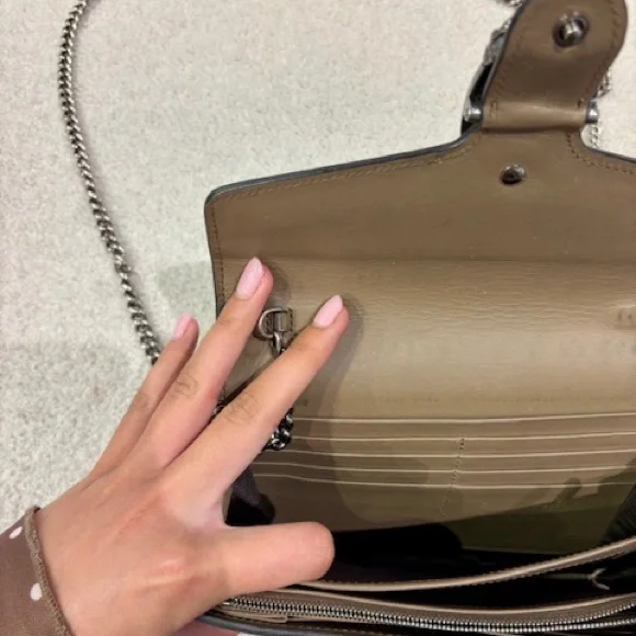 Gucci Cream and Gray Clutch with Dionysus Detail - Picture 4 of 7